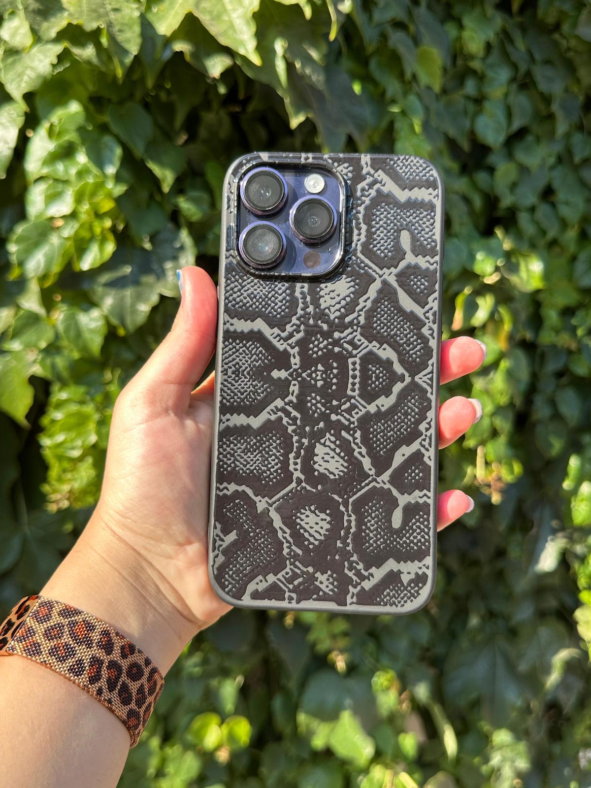 siyah yılan  desenli  süet telefon kılıfı