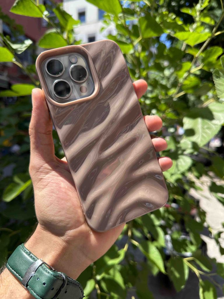 Kahverengi Kabartmalı Telefon Kılıfı